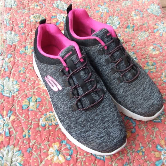 Sketchers Shoes - Picture 1 of 2